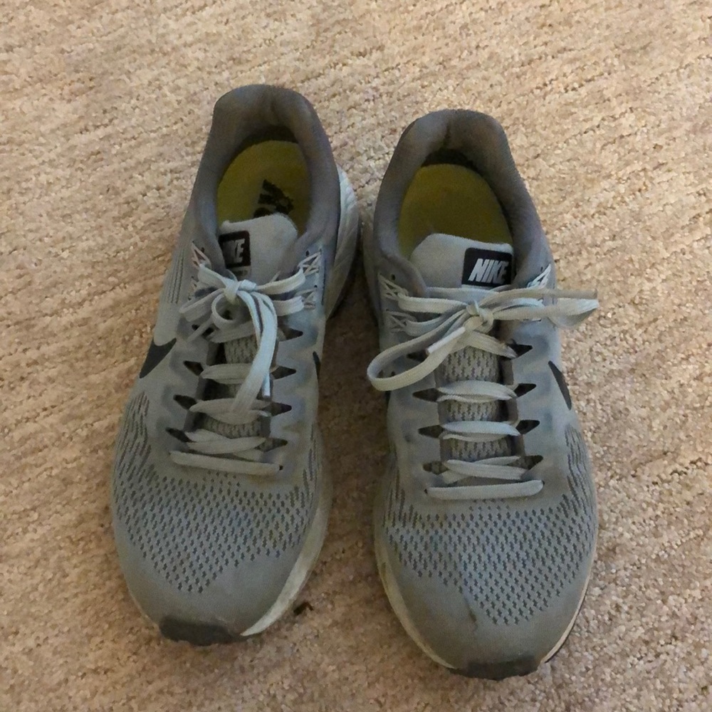 Nike zoom structure tennis shoes